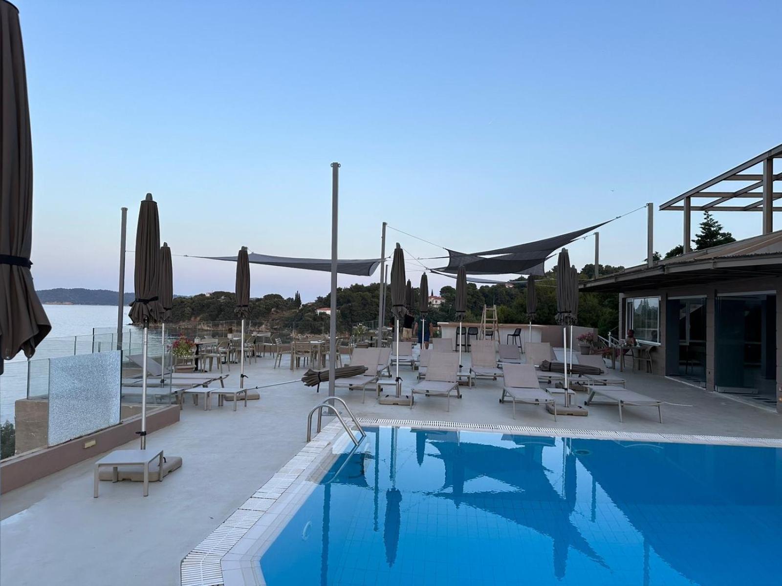 Cape Kanapitsa Hotel & Suites Екстер'єр фото